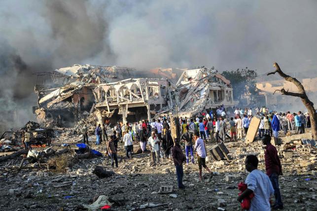 Duplo atentado em Mogadíscio faz 230 mortos