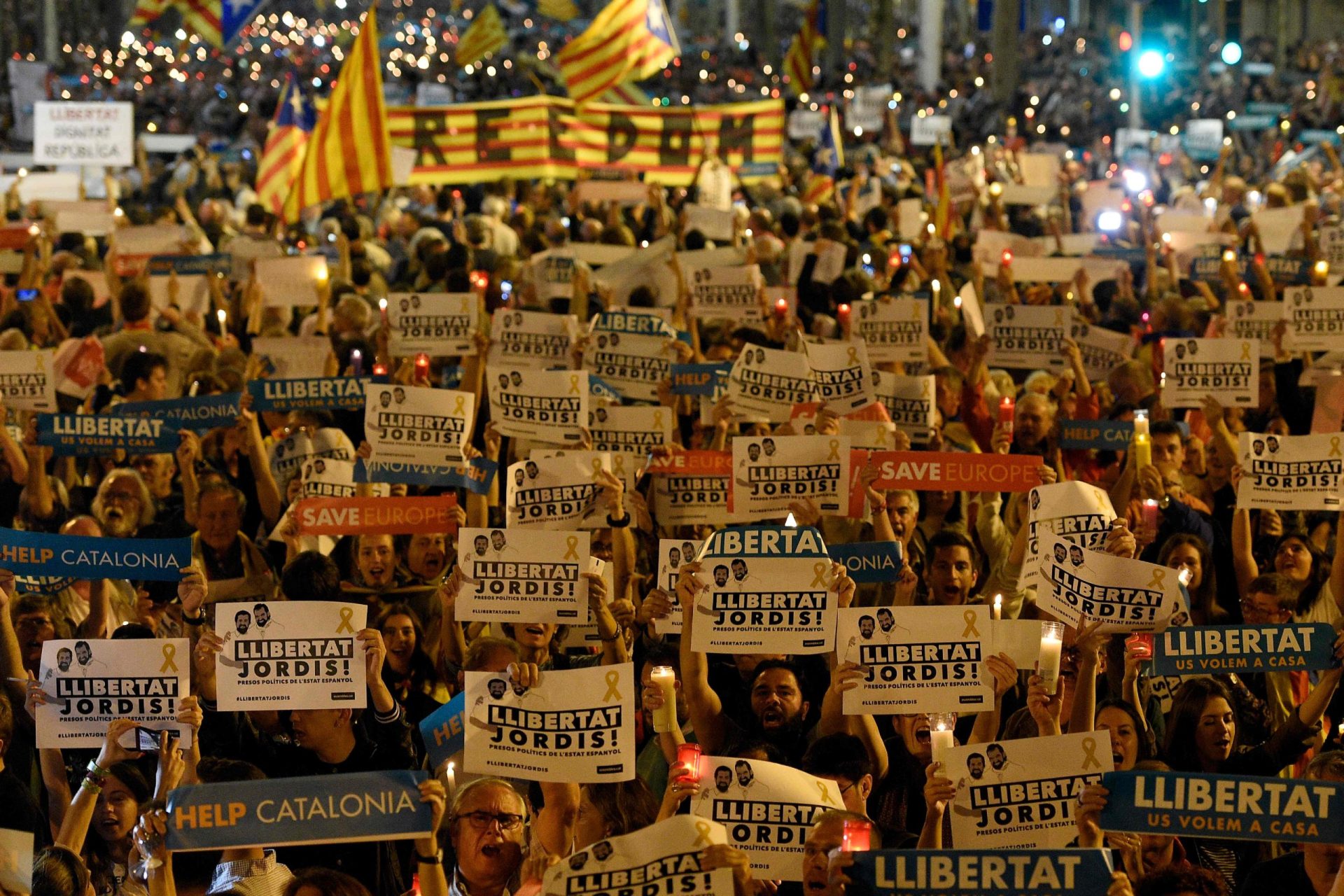 Catalunha. Prisão de independentistas reaviva ruas no caminho para o ultimato