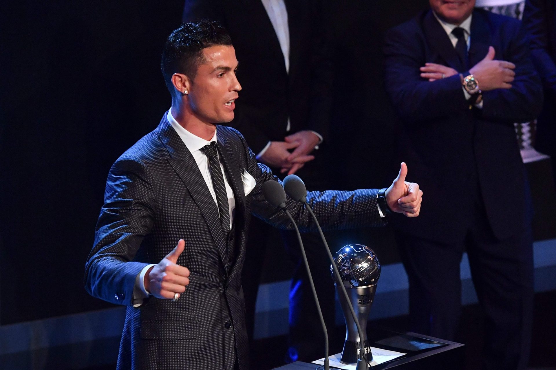 Rádio Comercial dá os parabéns a Ronaldo com nova música