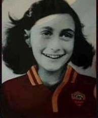Imagem de Anne Frank usada para provocar jogadores da Roma