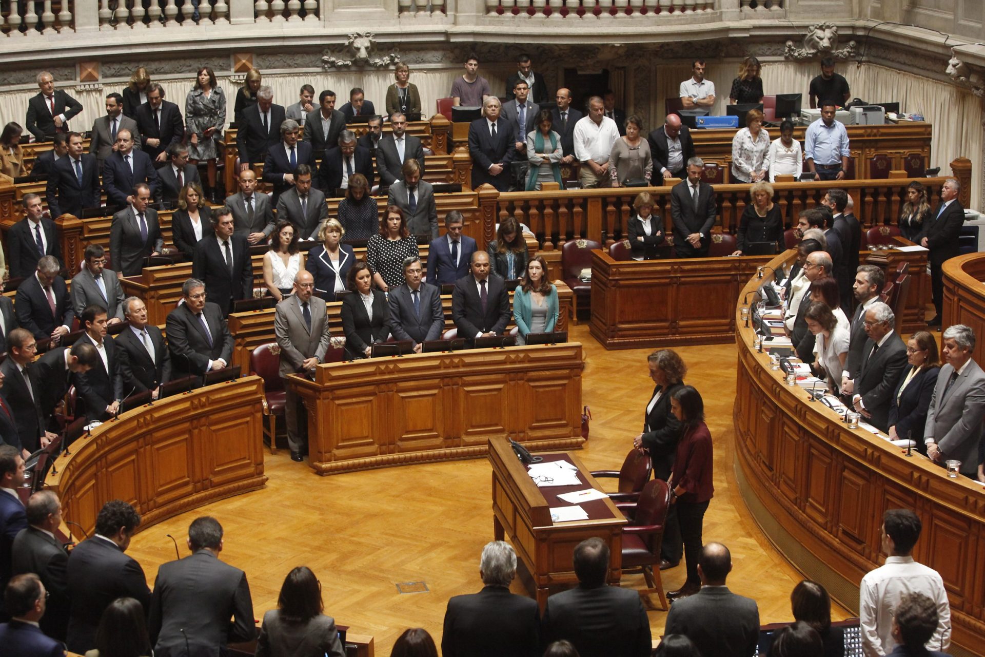 Parlamento discute condições para famílias de crianças com cancro