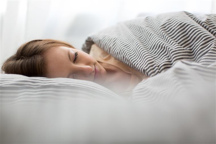 Cinco conselhos para conseguir dormir bem todas as noites