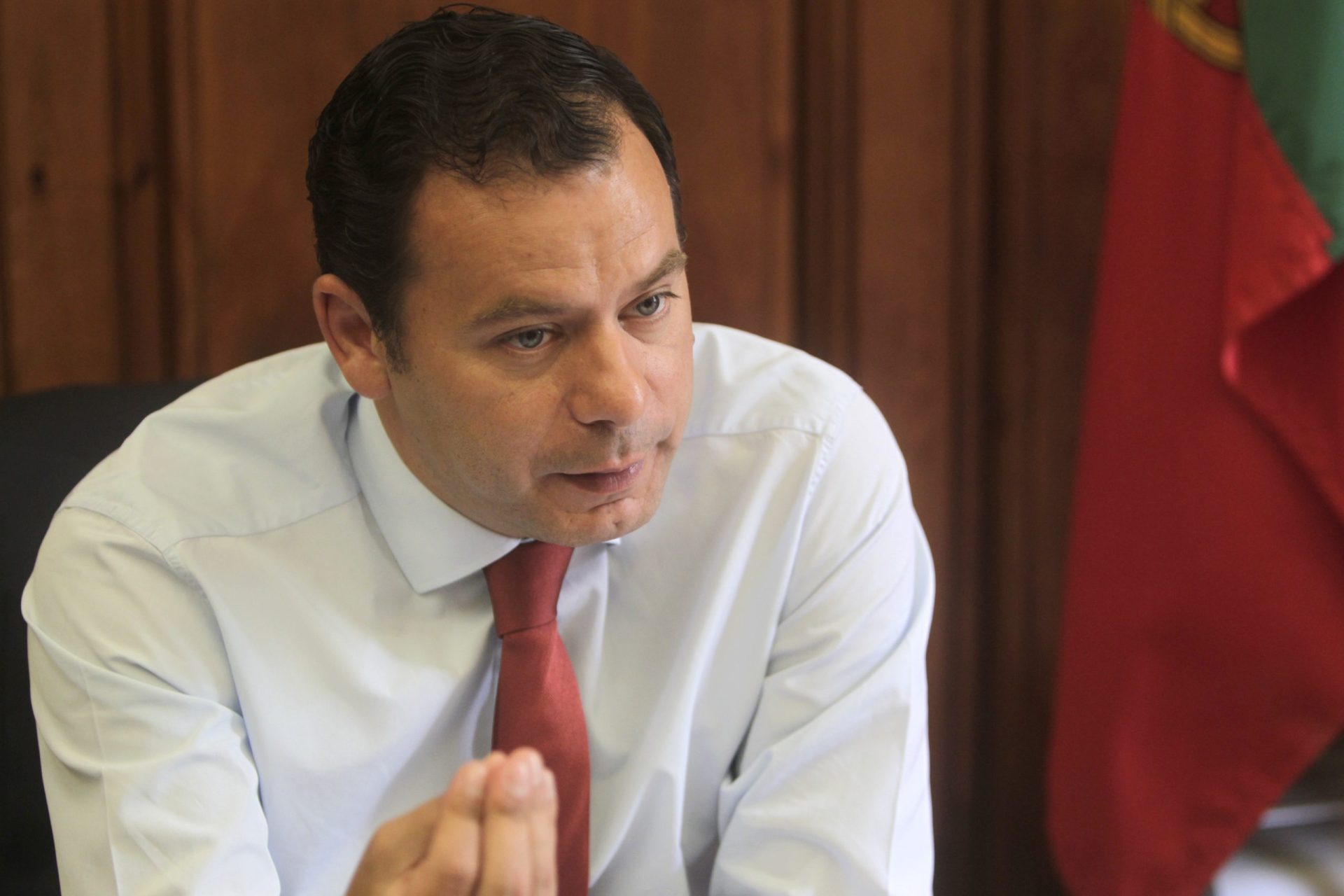 Montenegro admite candidatura à liderança do PSD