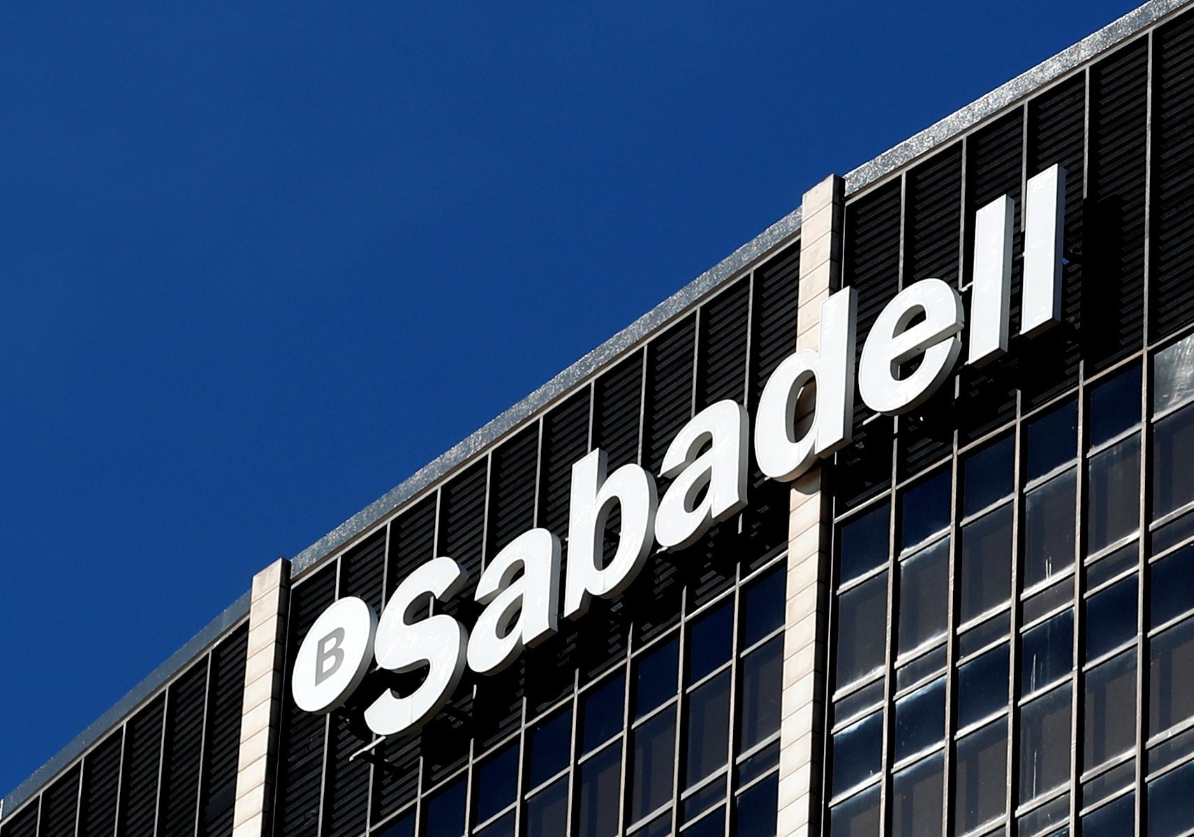Catalunha. É oficial, banco Sabadell muda sede para Alicante