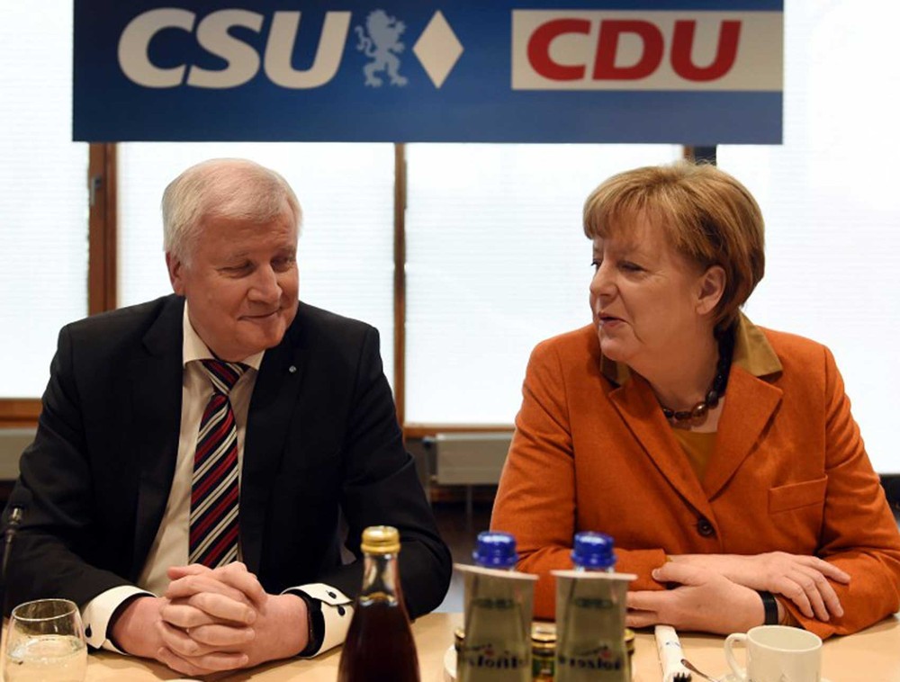 Merkel chega a acordo com a CSU sobre entrada de imigrantes