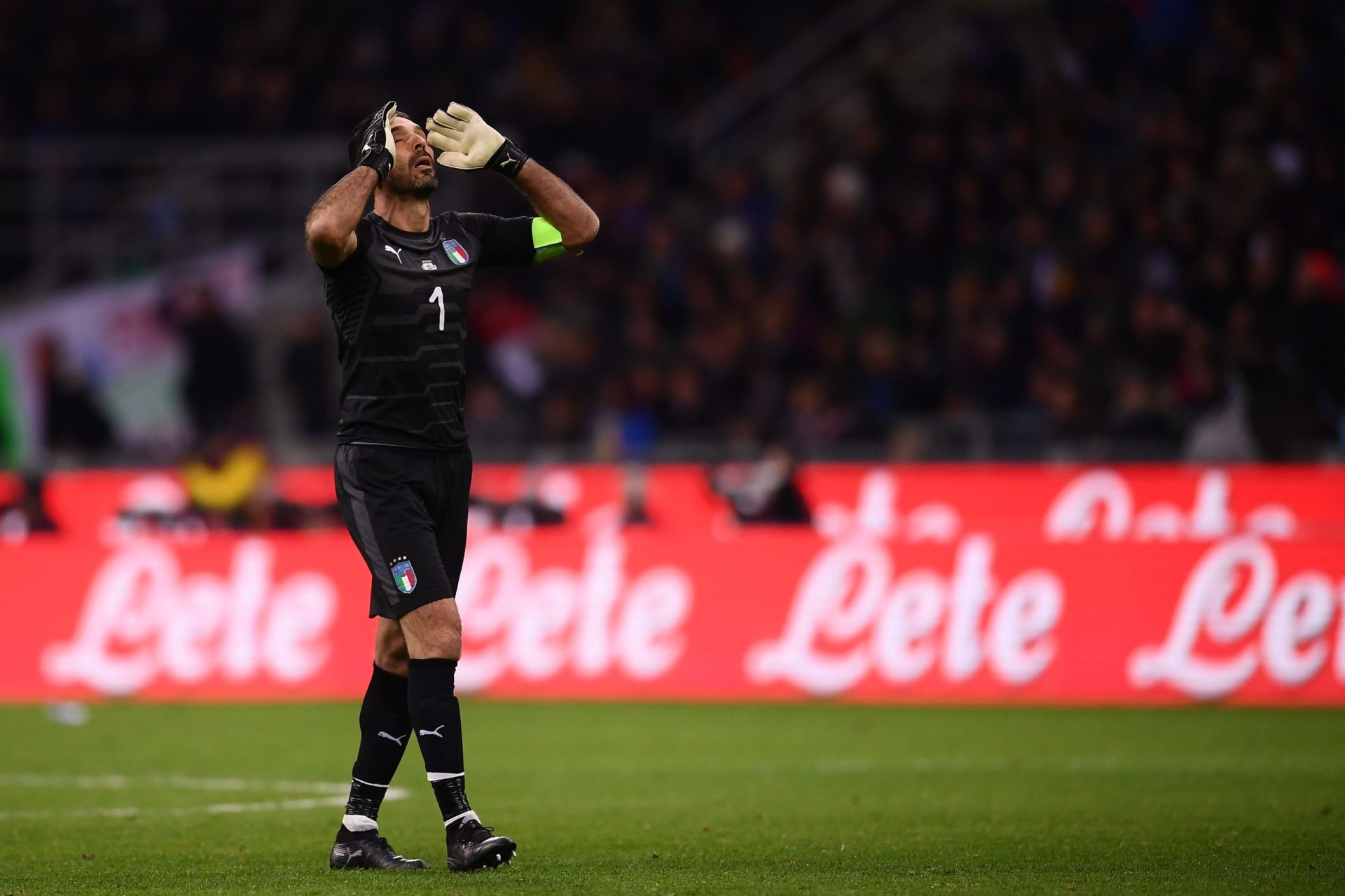 Itália. Buffon em lágrimas diz adeus à seleção (com vídeo)