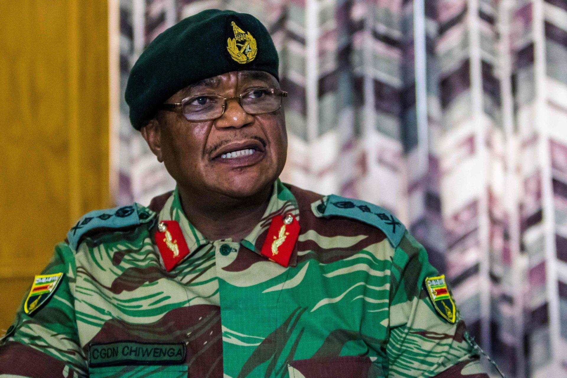 Zimbabué. Soldados a caminho da capital levam a suspeitas de golpe