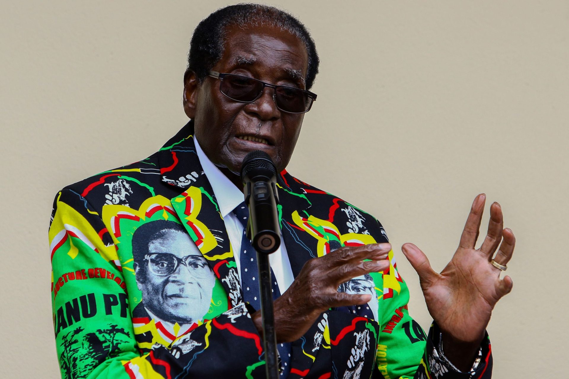 Zimbabué. Mugabe quer manter-se no poder até ao final do mandato