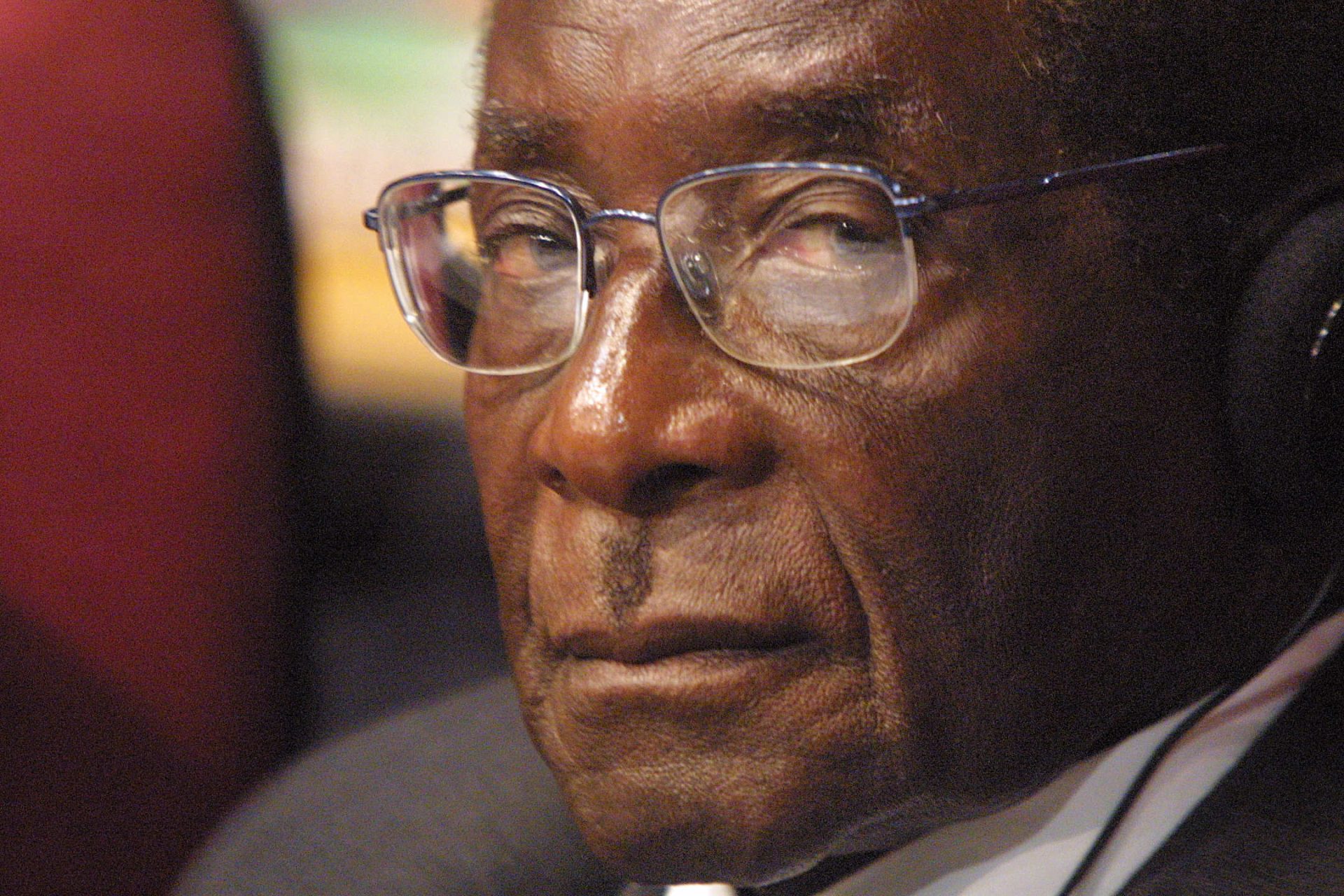 Mugabe renuncia ao cargo de Presidente do Zimbabué