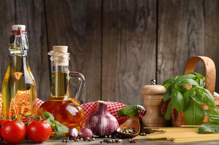 Seis razões para continuar com a fazer a dieta mediterrânica