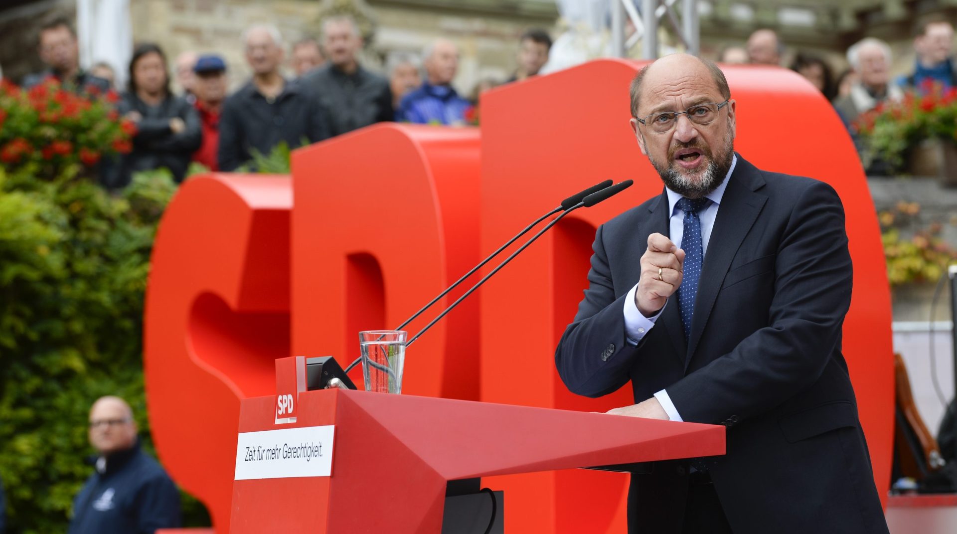 Alemanha. Schulz pressionado a negociar com Merkel