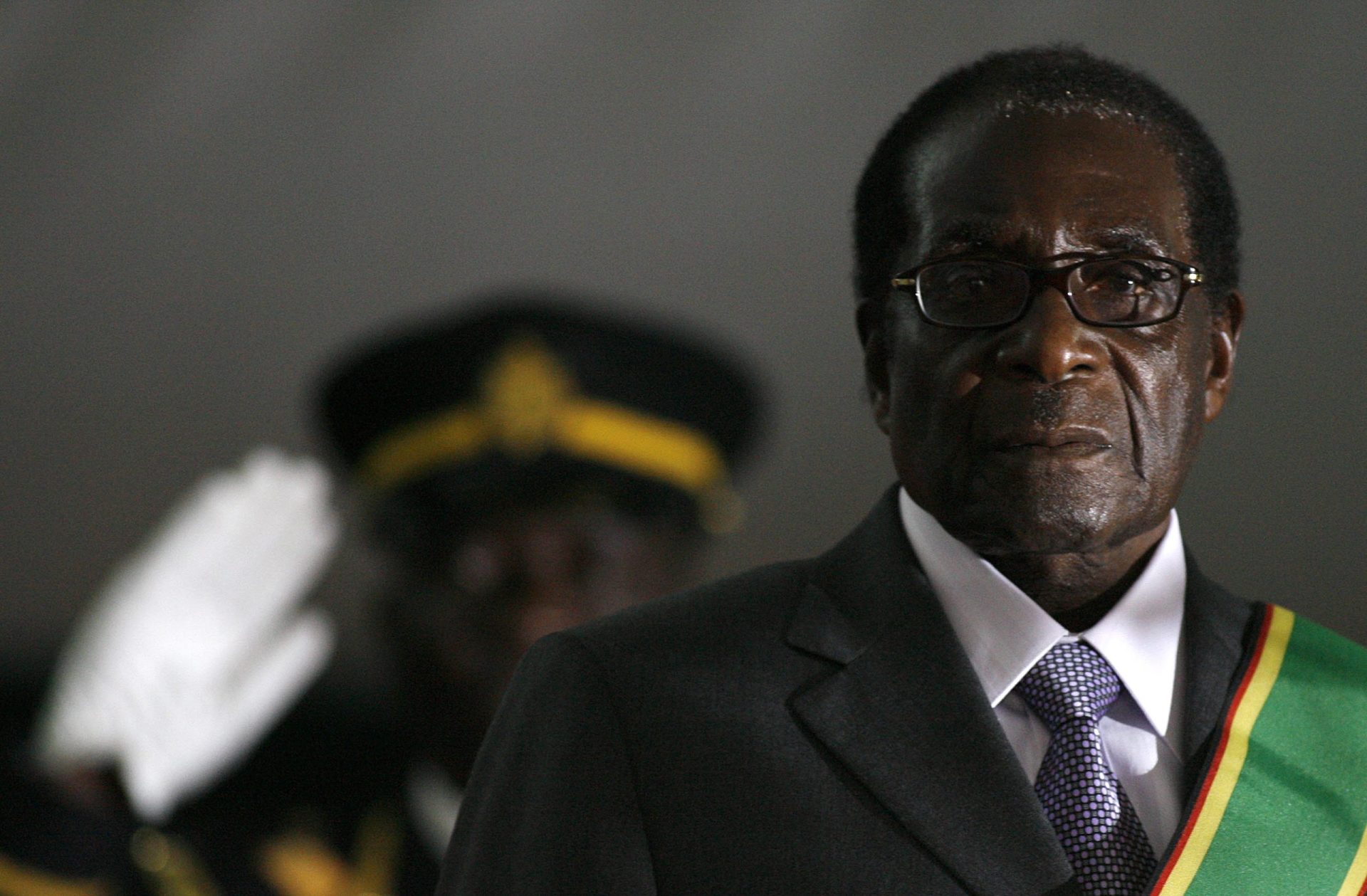 Zimbabué concede imunidade a Mugabe