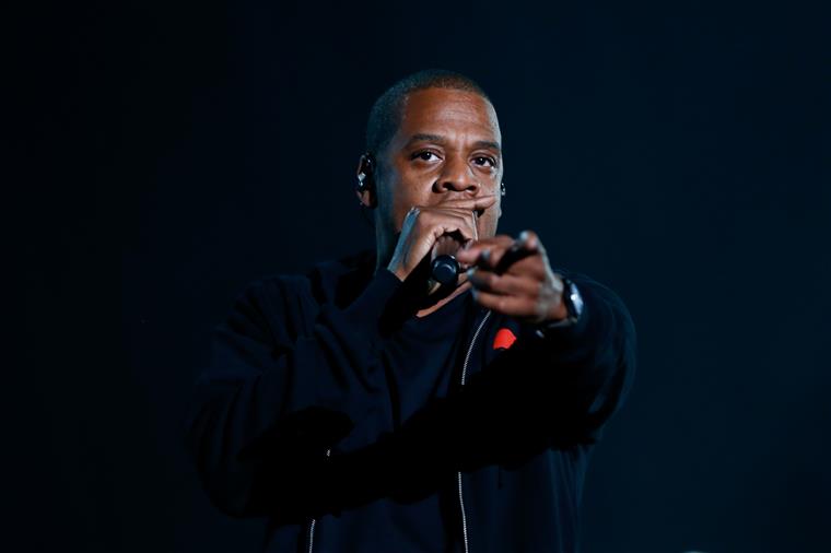 Jay Z deixa mensagem especial a fã de nove anos durante concerto |VÍDEO