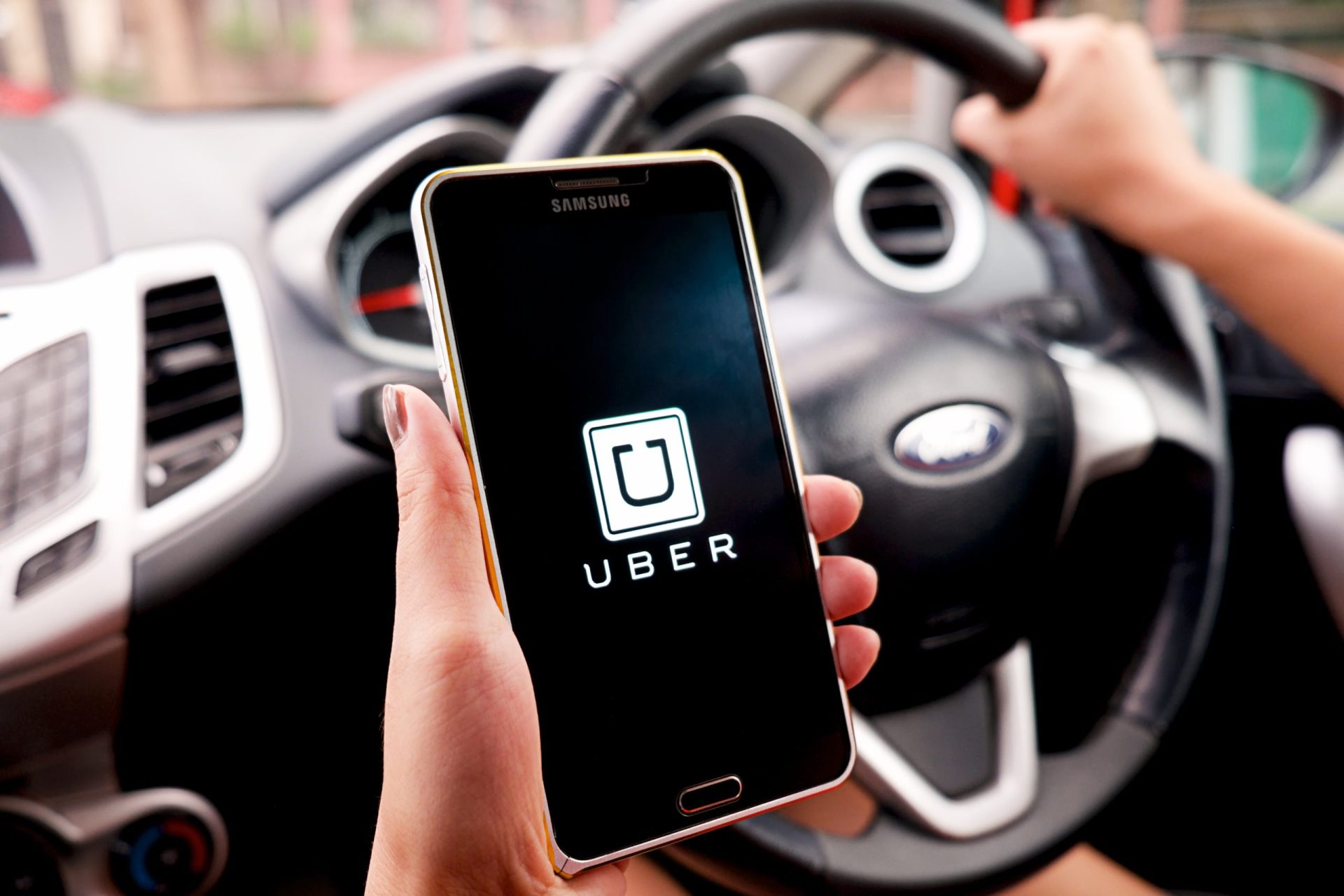 Uber suspende inscrição  de novos automóveis até março