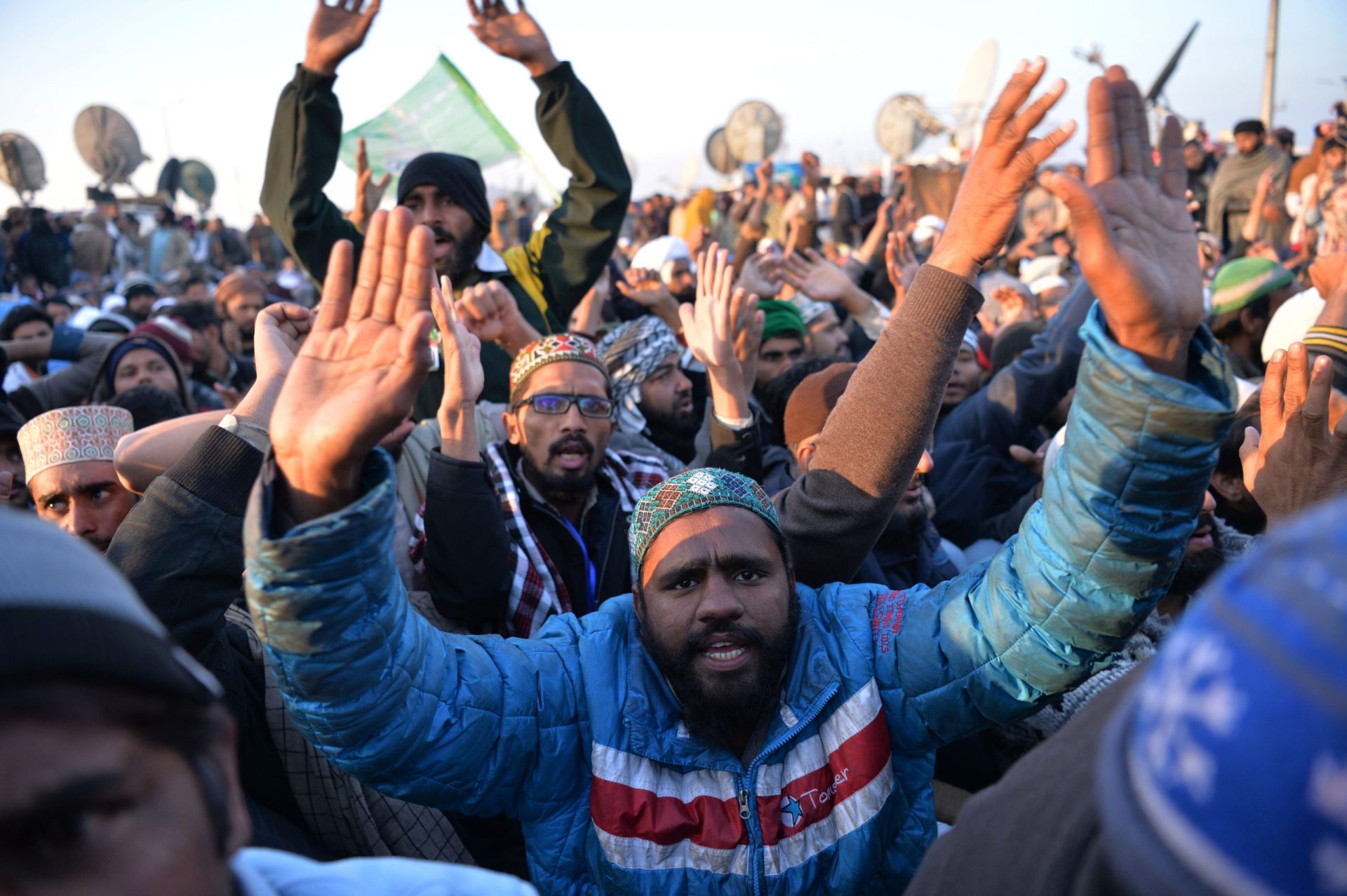 Paquistão. Radicais islamistas triunfam em protestos de blasfémia