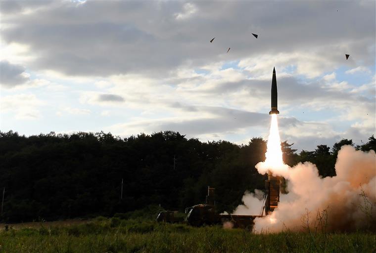 Primeiro-ministro japonês classifica lançamento do míssil como um “ato violento”