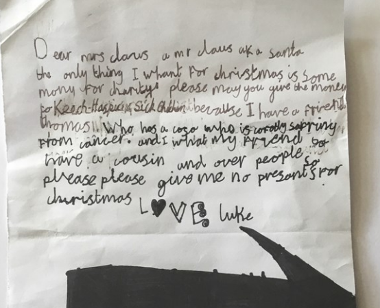 Menino de oito anos pede como prenda de Natal cura para cancro da amiga