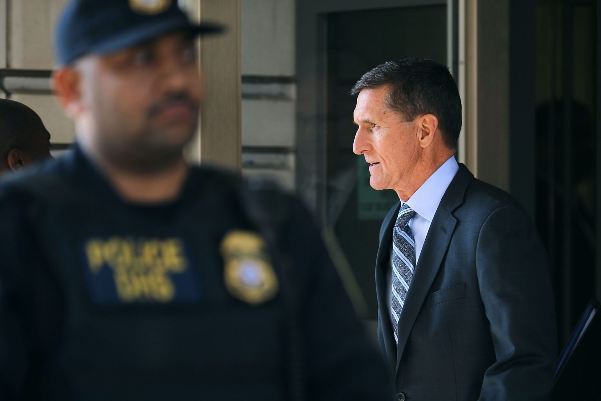 EUA. Flynn declara-se culpado e aperta cerco a Trump