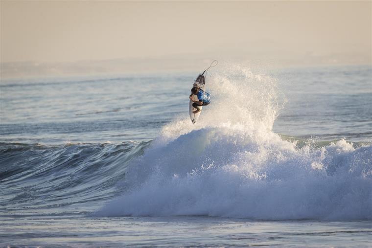 Surf. Frederico Morais encerra ano com 25.º lugar no Havai