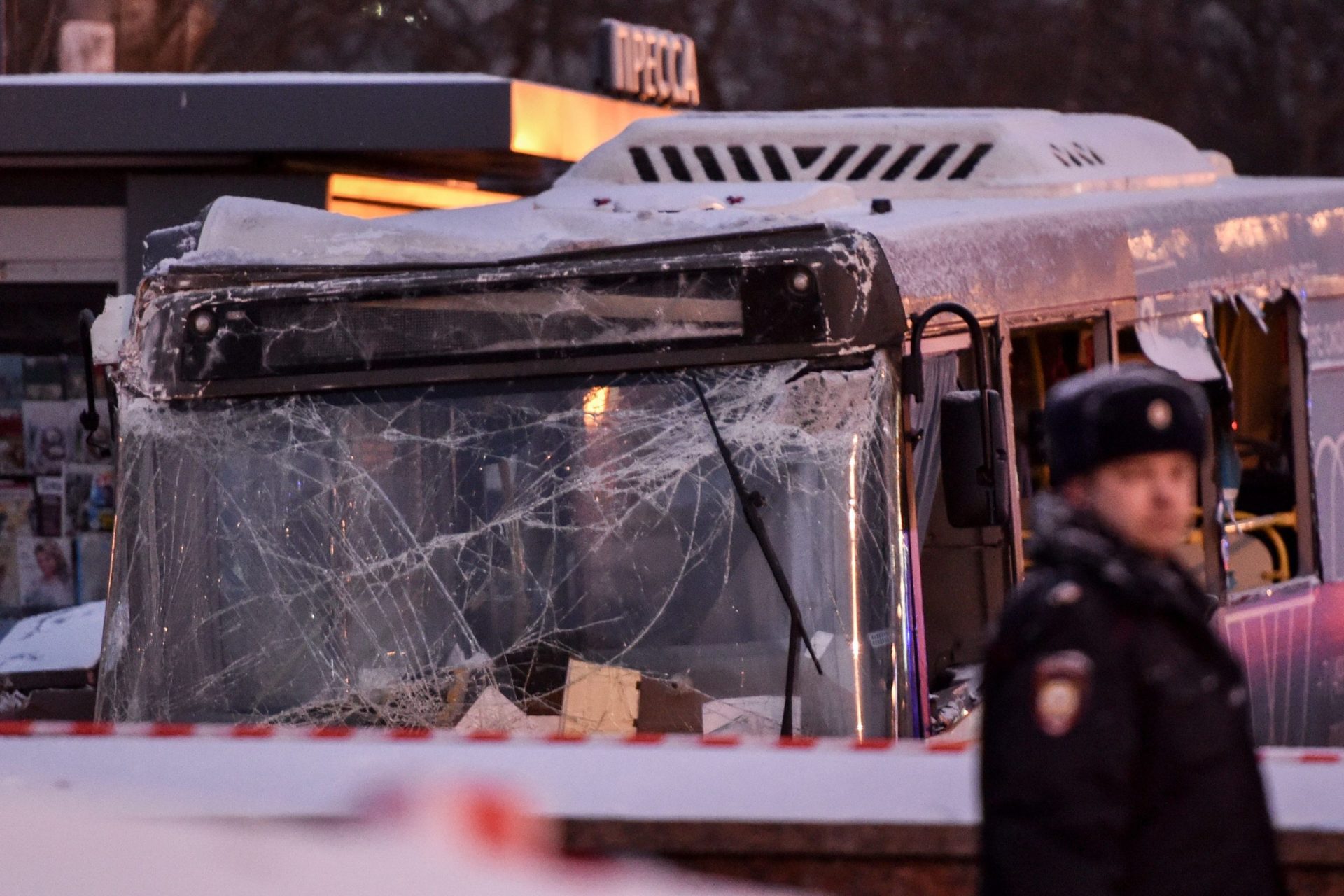 Autocarro abalroa várias pessoas no metro de Moscovo