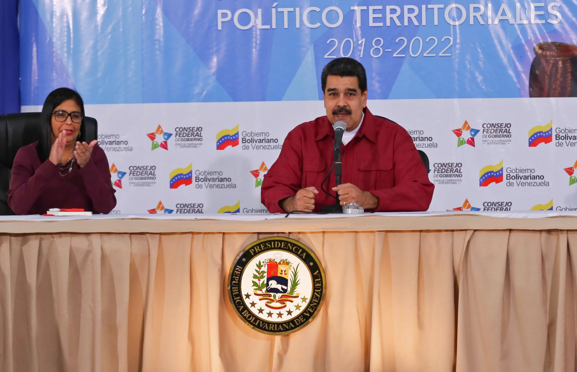 Presidente da Venezuela acusa Portugal de sabotar entrega de pernil de Natal