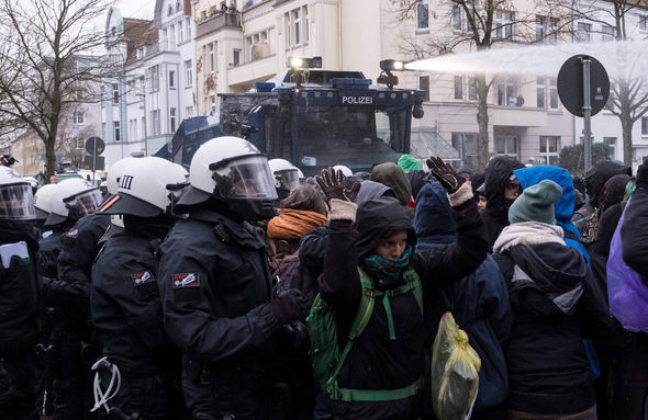 Alemanha. Congresso do AfD marcado por confrontos entre polícia e antifascistas