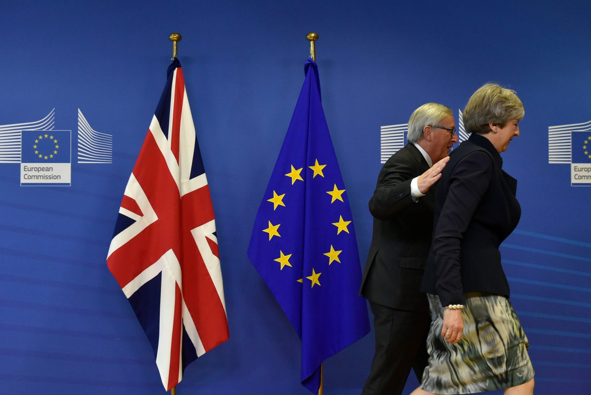 Brexit. Unionistas irlandeses bloqueiam acordo entre May e a União Europeia