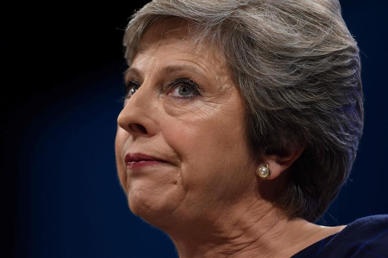 Plano para assassinar Theresa May foi descoberto e desmantelado