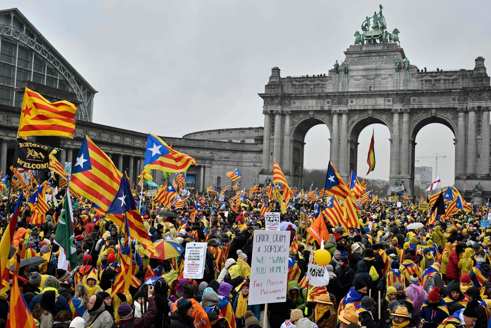 Catalunha. Independentistas mobilizam 45 mil pessoas em Bruxelas em nome da solidariedade