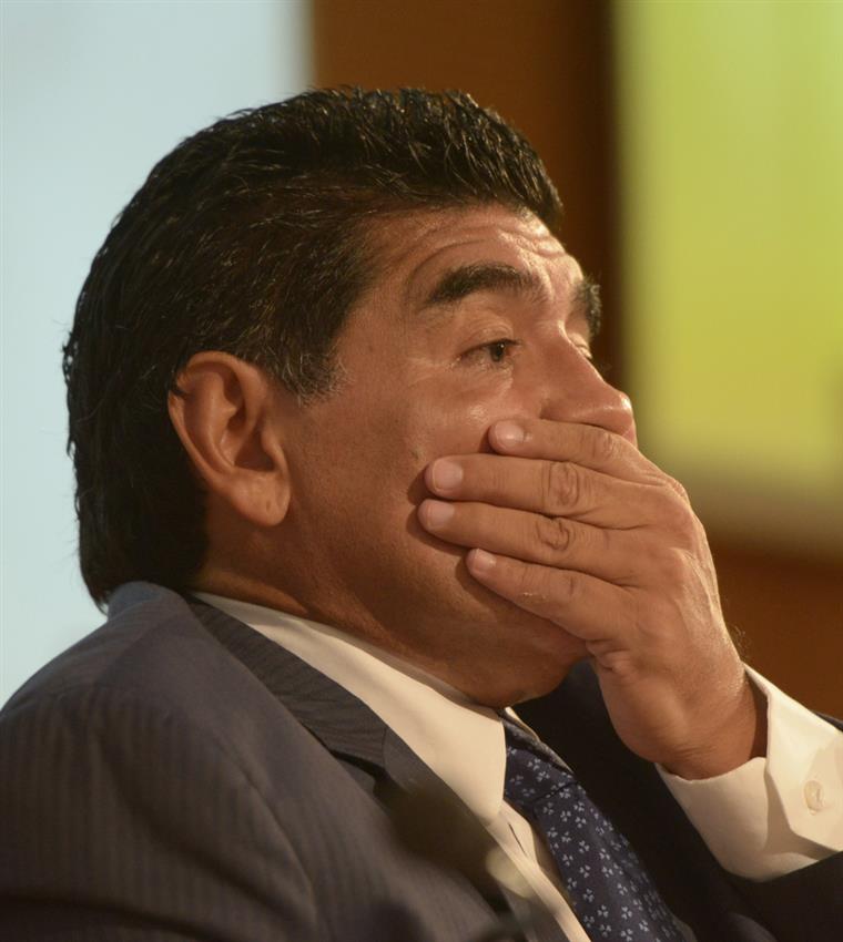 Funcionários de hotel chamam a polícia devido a discussão de Maradona com a namorada