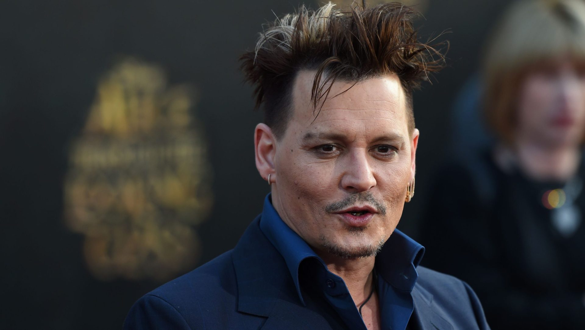 Johnny Depp gasta dois milhões por mês