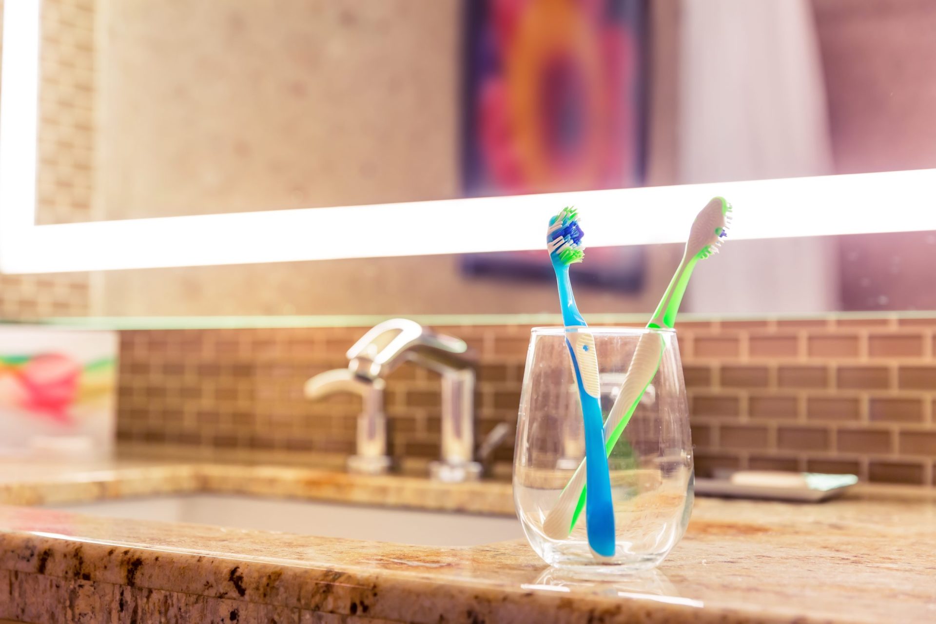 Costuma deixar a escova de dentes na casa de banho? Agora vai pensar duas vezes