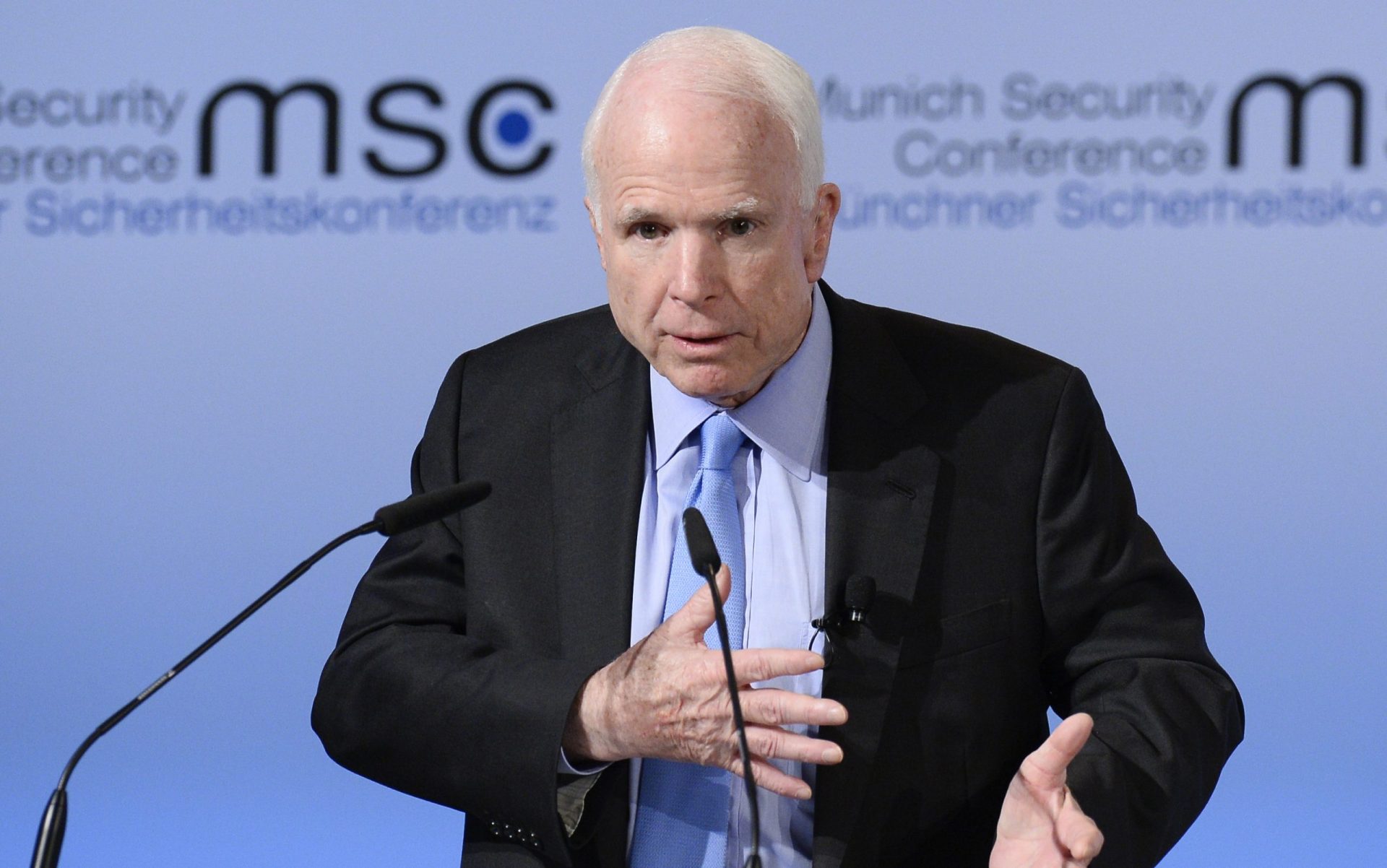 McCain diz que ataque à imprensa é o primeiro passo para uma ditadura