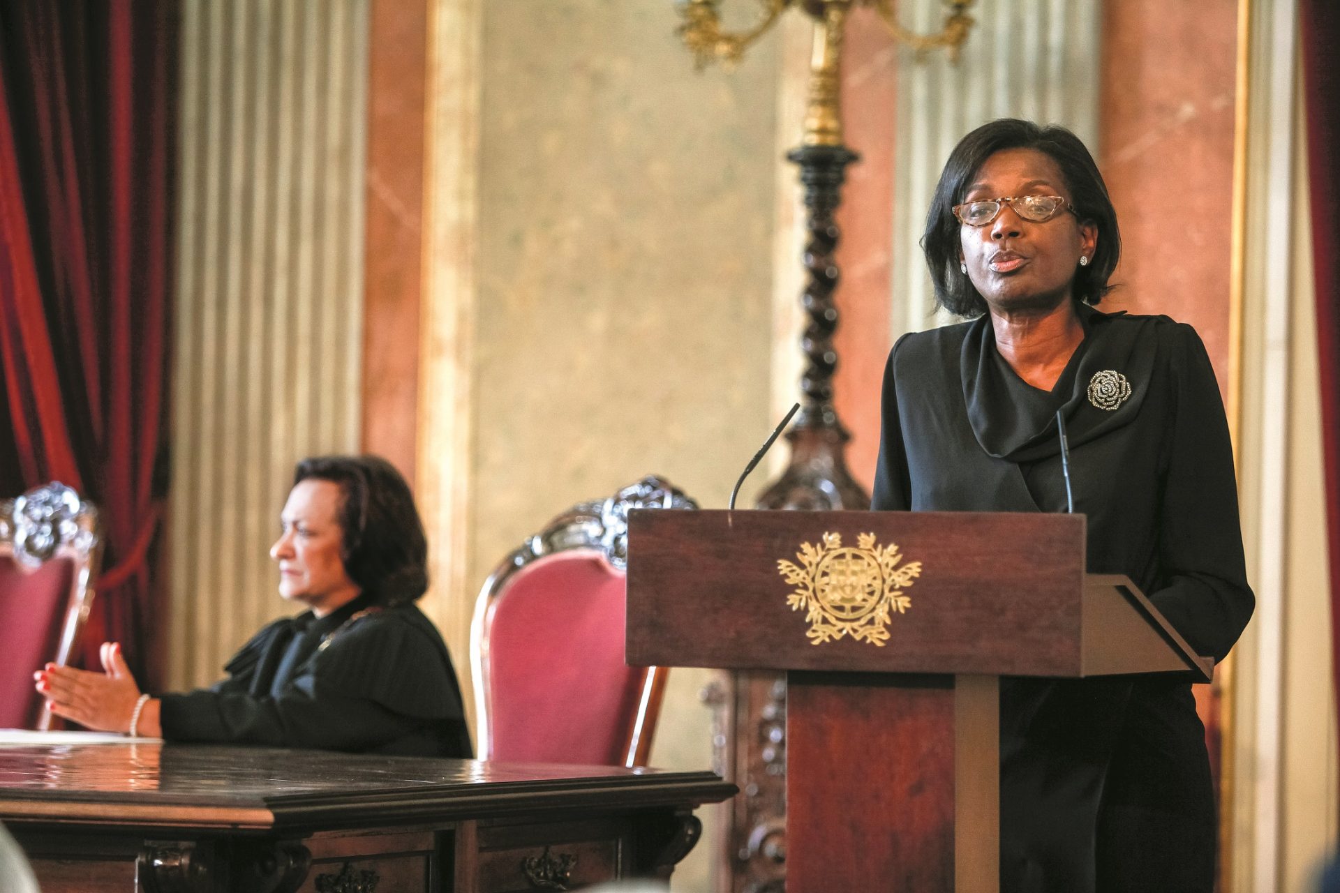 Ministra da Justiça adia visita a Angola “a pedido das autoridades angolanas”