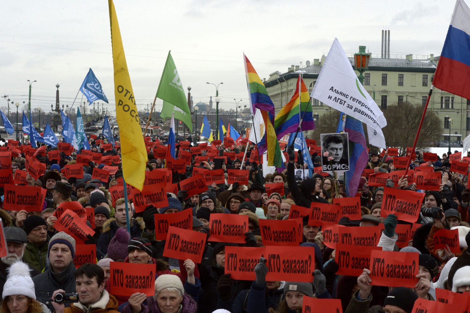 Rússia. Milhares choram Nemtsov e apontam o dedo a Putin