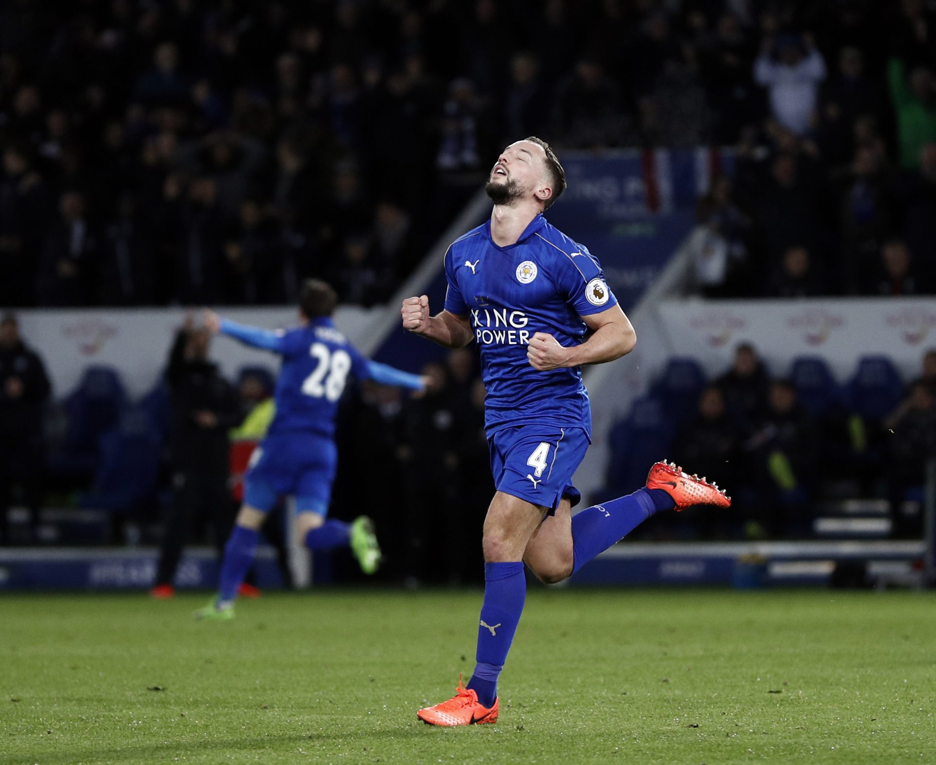 Leicester vence no primeiro jogo sem Ranieri
