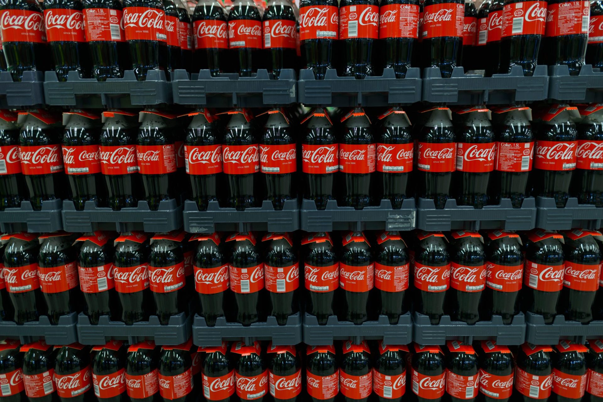 Presidente da Coca-Cola confrontado com a quantidade de açúcar de uma lata [vídeo]
