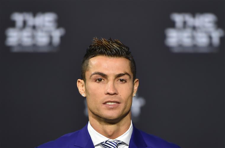 Espanha. Cristiano Ronaldo mascarou-se de vampiro&#8230; mas foi apanhado