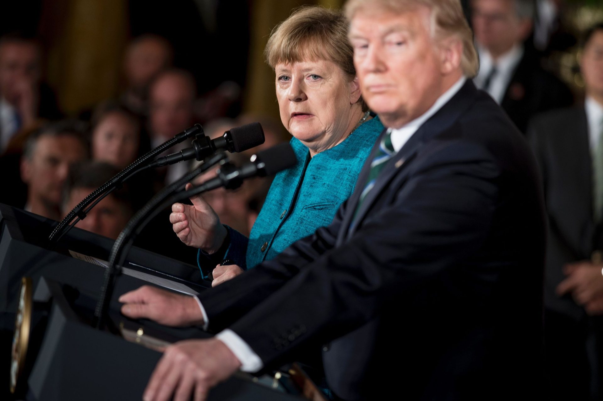 Donald Trump não cumprimentou Angela Merkel. Terá sido propositado? [vídeo]