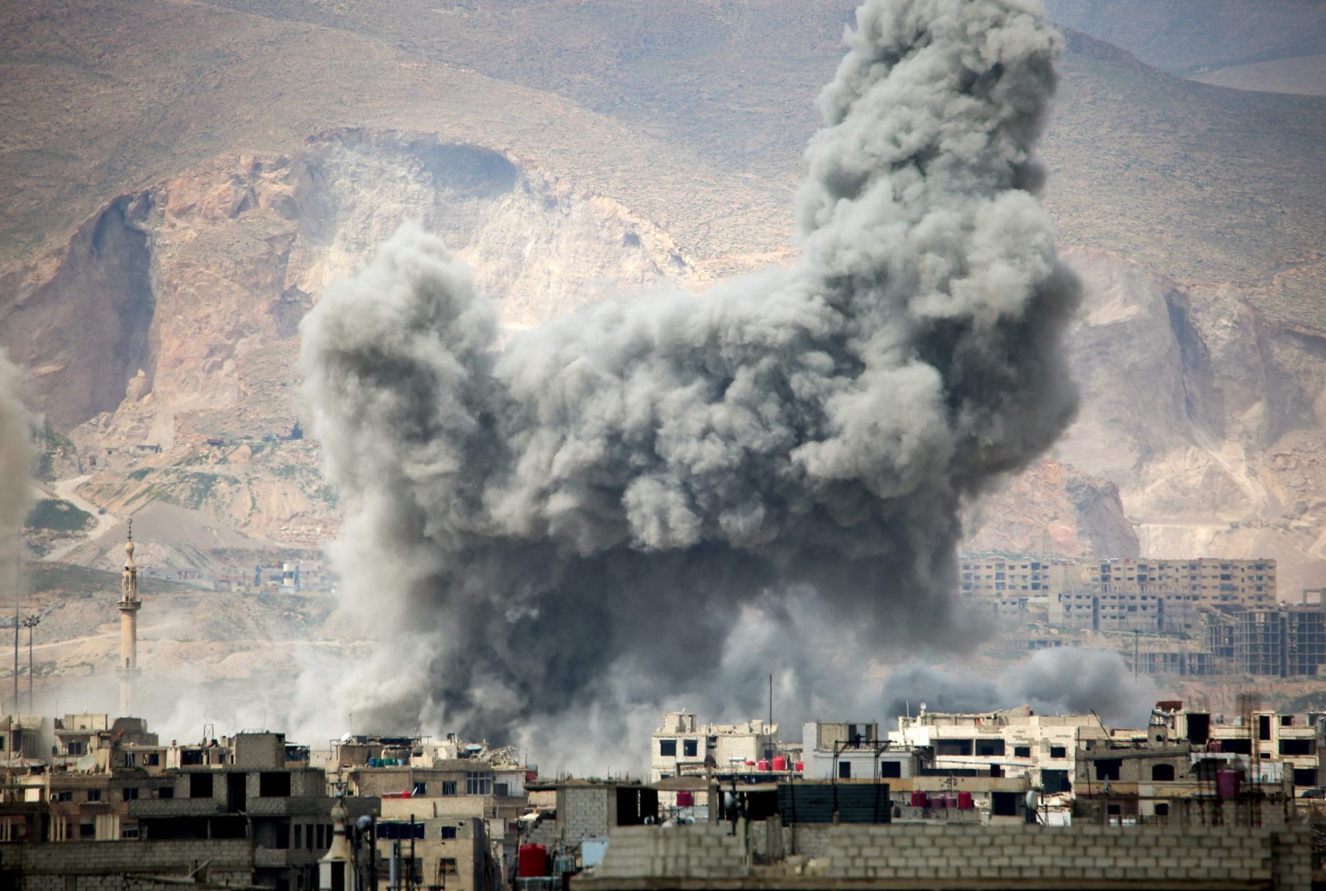 Síria. Ofensiva rebelde em Damasco perde gás