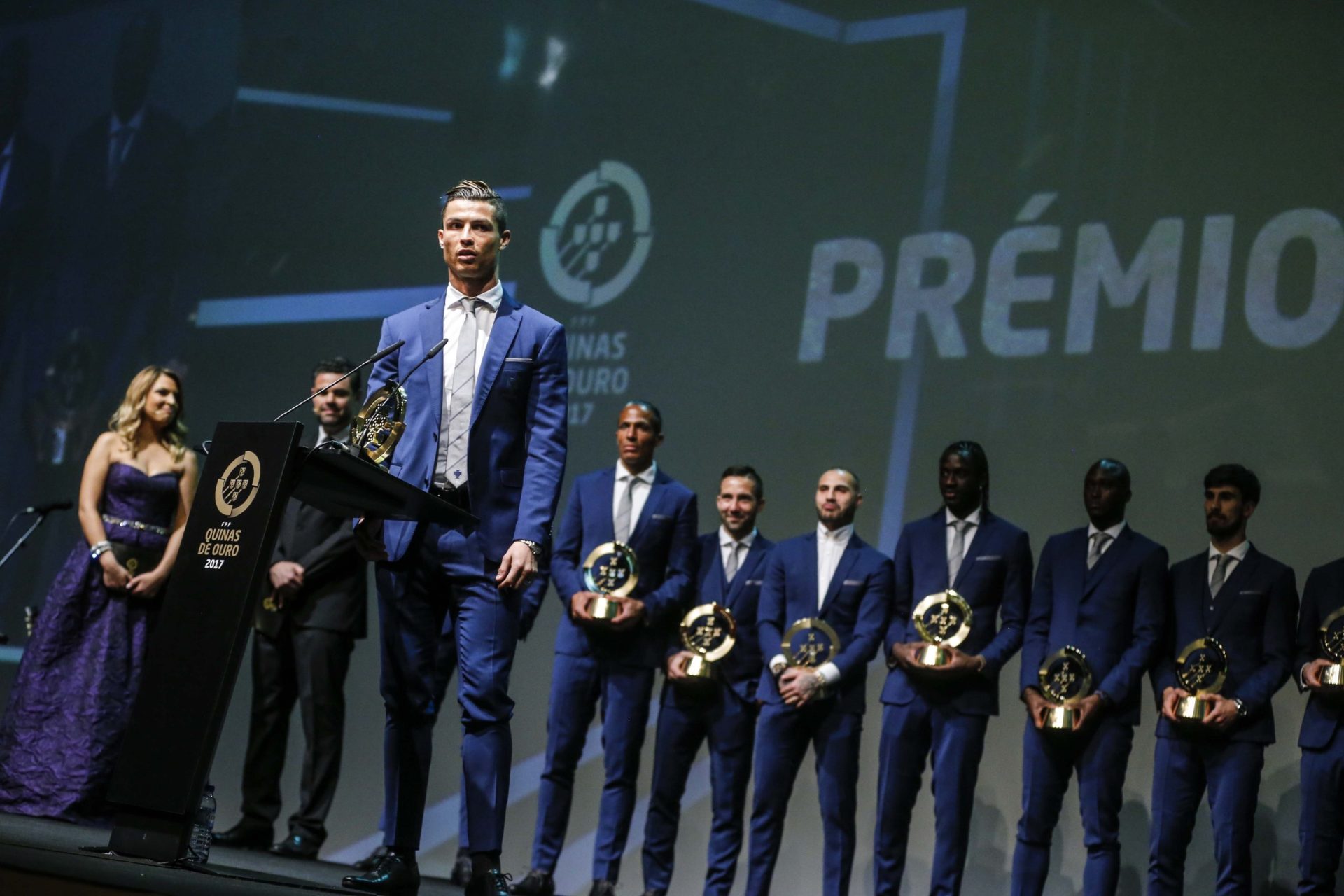 Ronaldo, Renato Sanches e Fernando Santos vencem prémios Quinas de Ouro