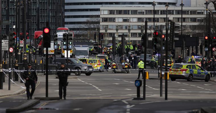 Cinco mortos e 20 feridos no ataque a Westminster