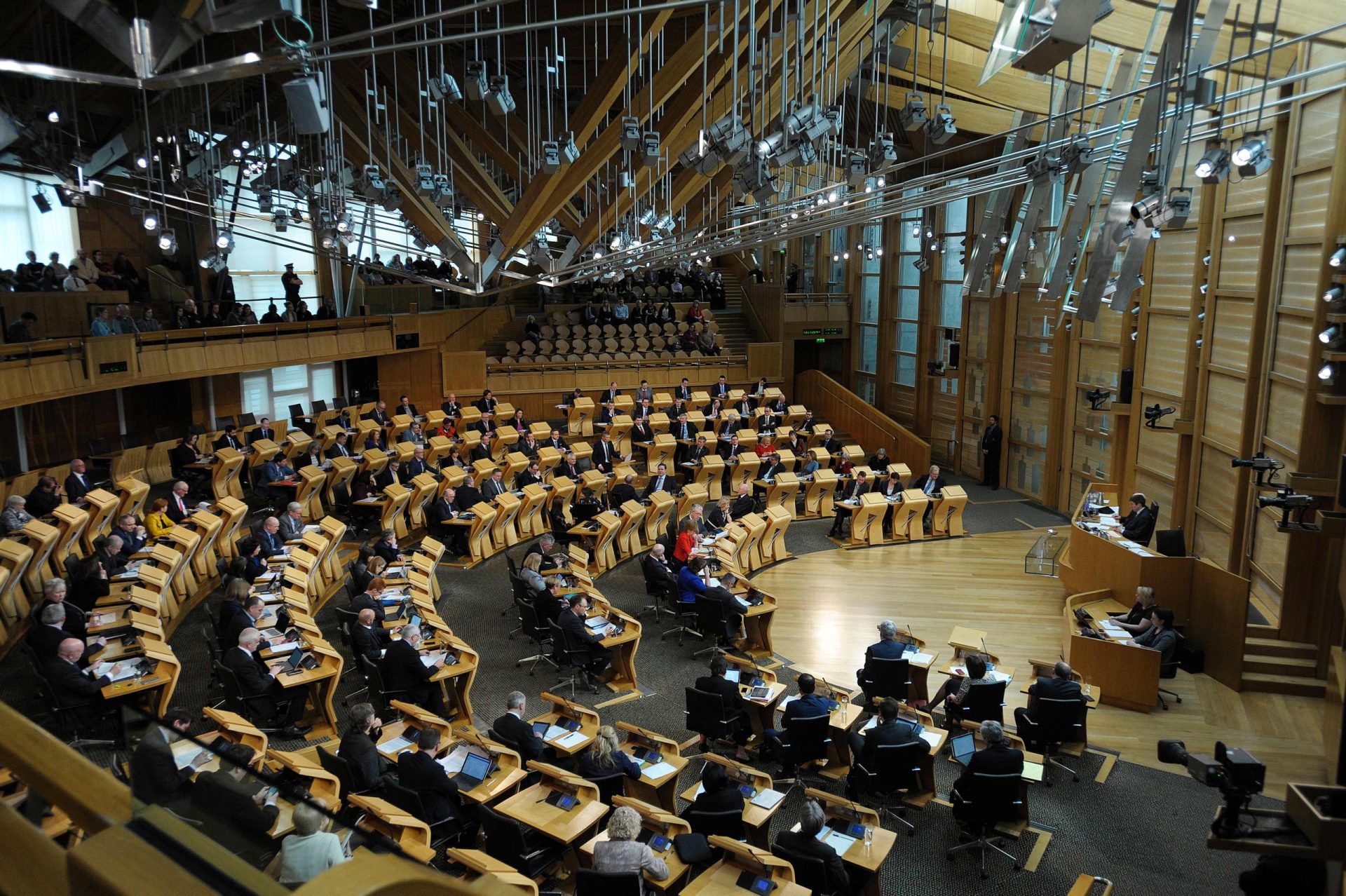 Ataque a Westminster. Parlamento escocês adia votação sobre independência