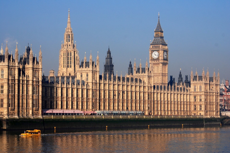 Parlamento britânico reabre amanhã “normalmente”