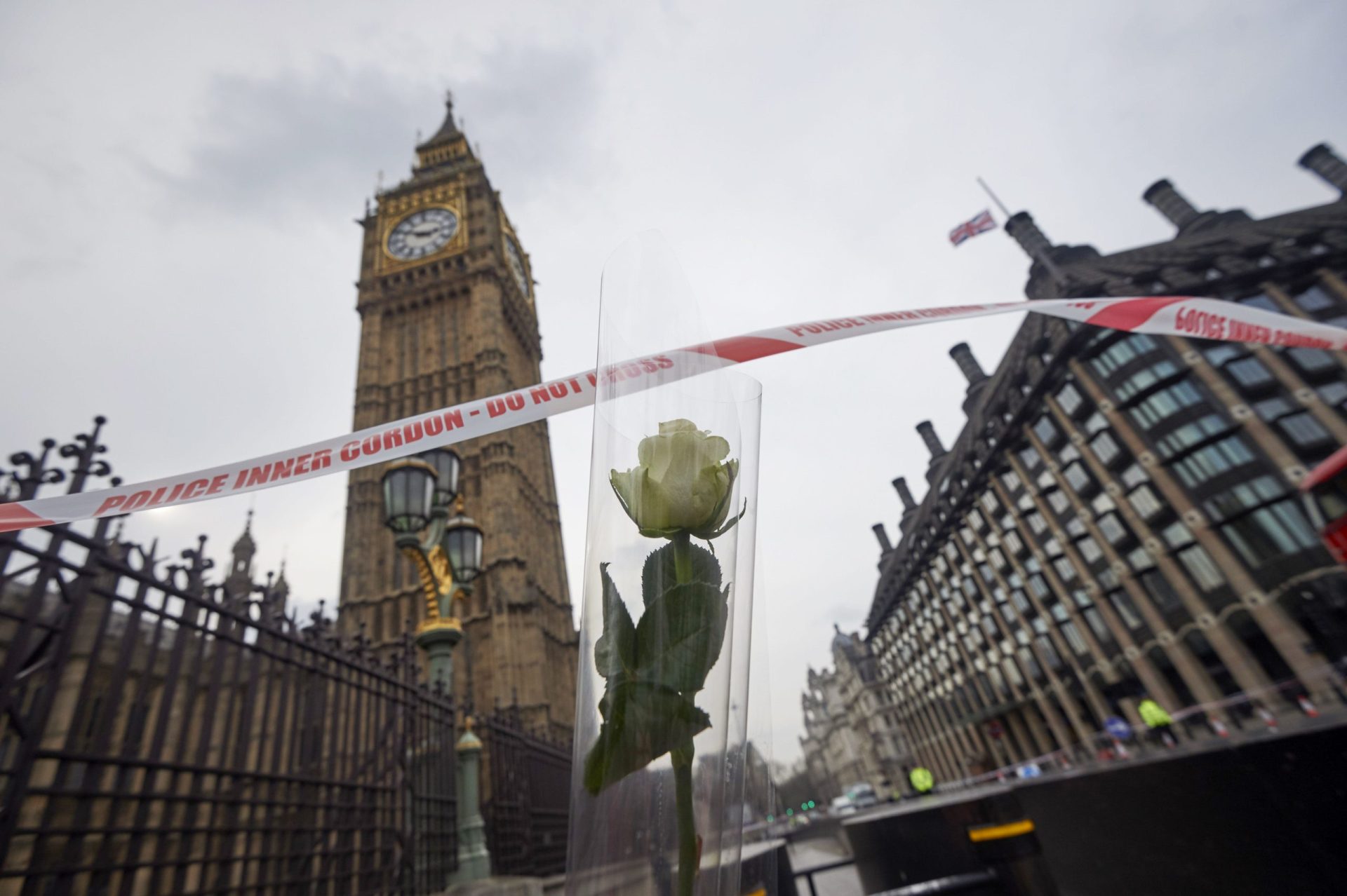 Polícia britânica divulga nome do atacante de Westminster