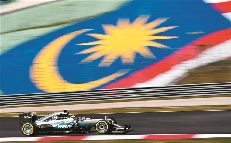 Fórmula 1. Mercedes e Red Bull obrigadas a mudar as suspensões