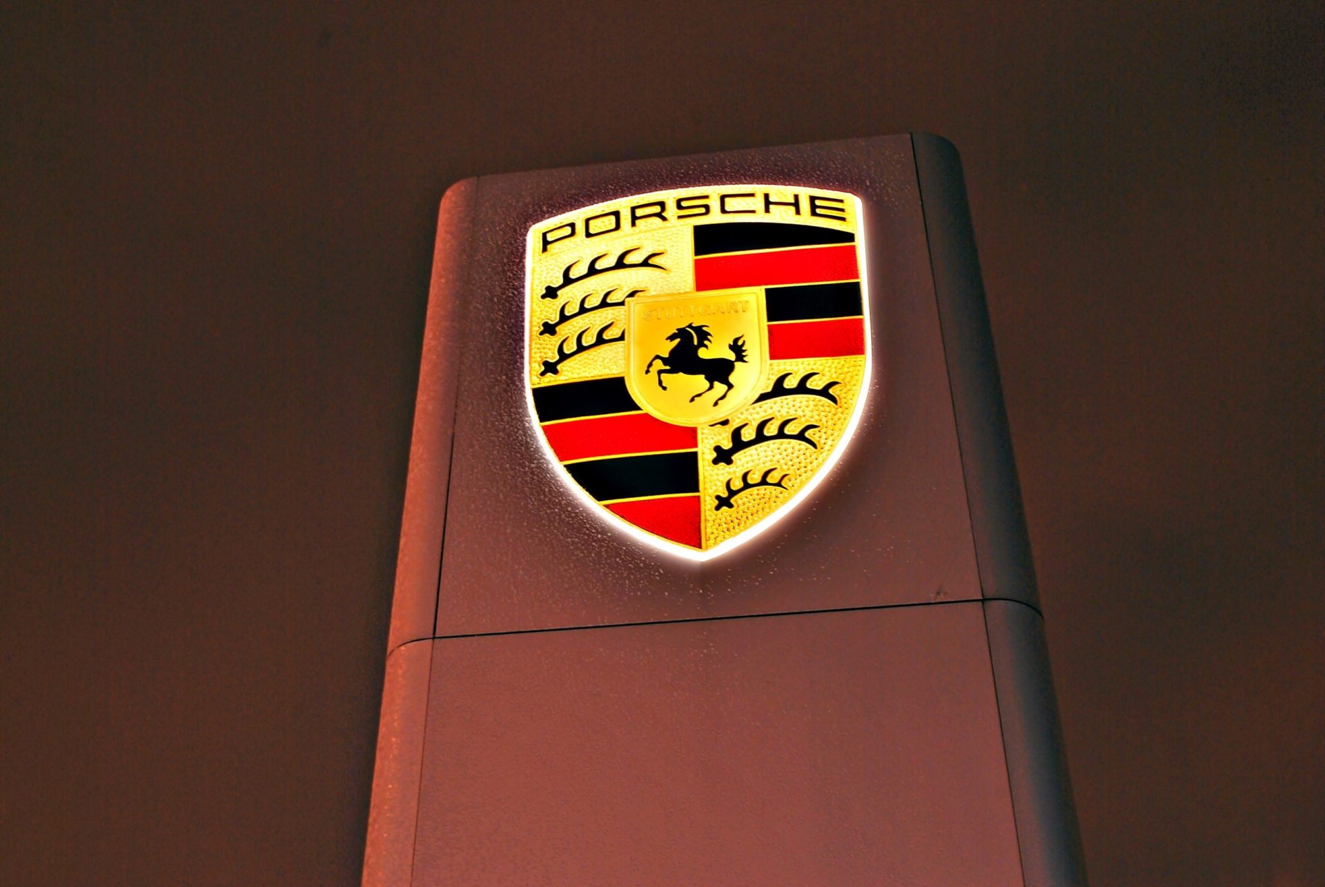 Porsche vai oferecer bónus de 9 mil euros a cada funcionário