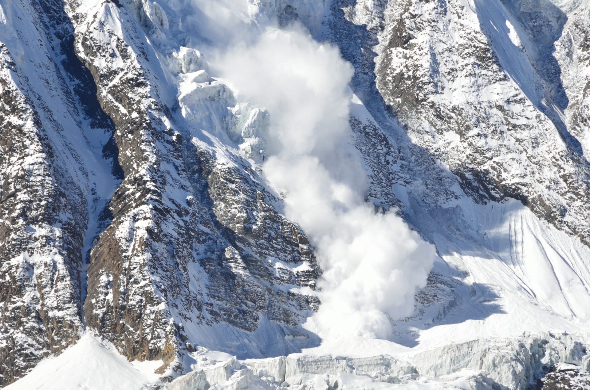 Avalanche nos Alpes italianos faz 3 mortos