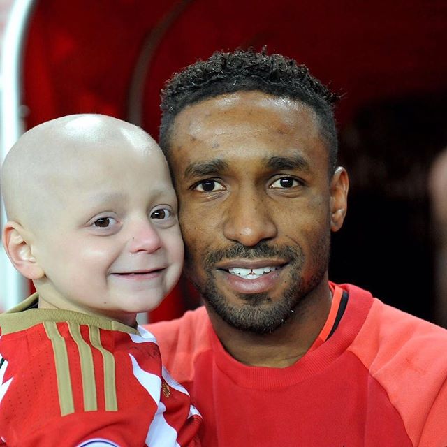 Bradley, o menino com cancro que emocionou Inglaterra, liderou seleção em Wembley (com vídeo)