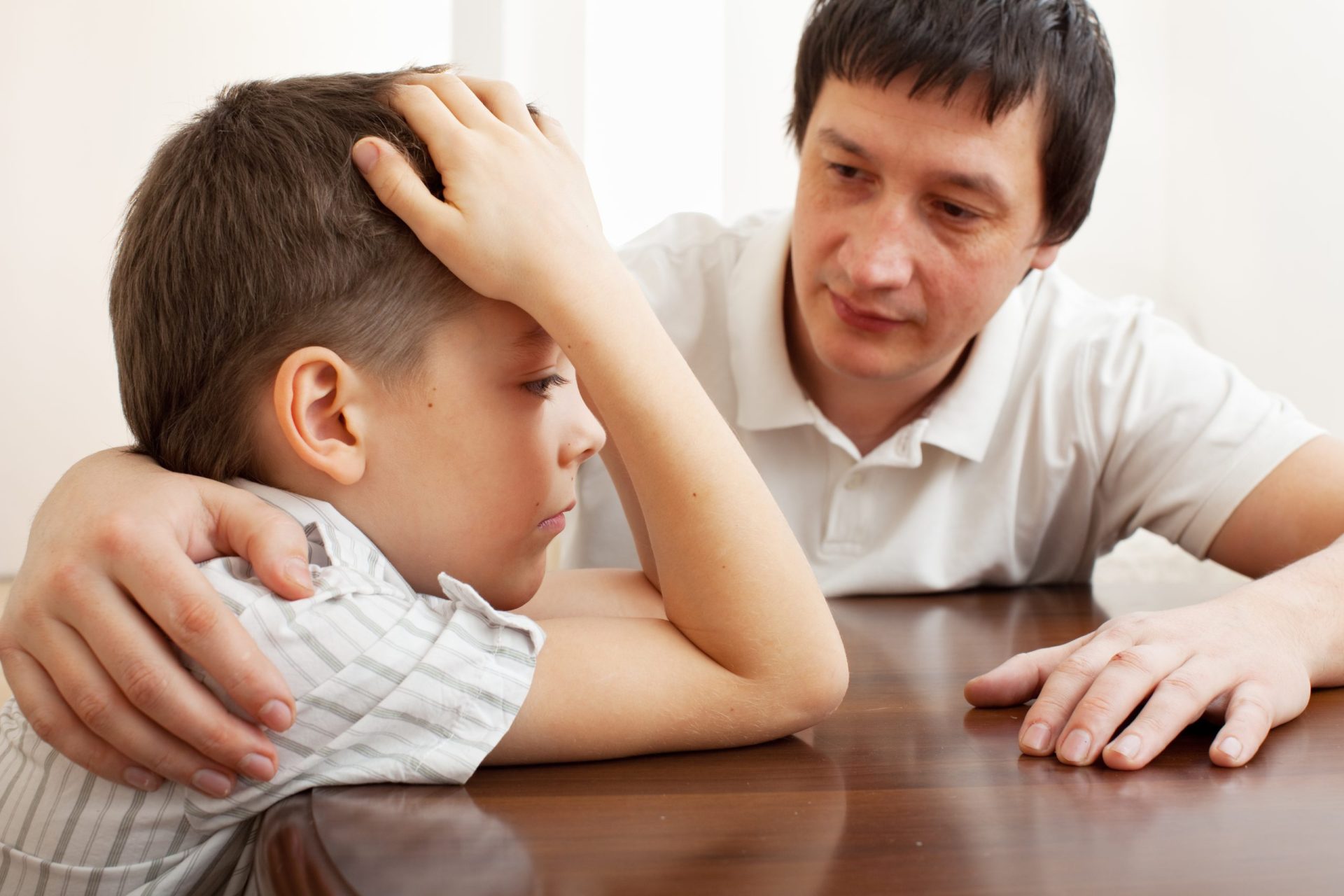 O que não deve fazer quando apanha o seu filho a mentir?